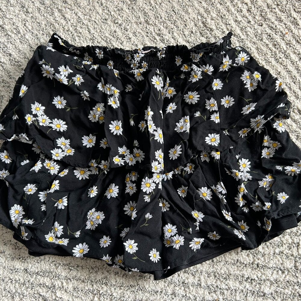 Girls Daisy Print Skorts!